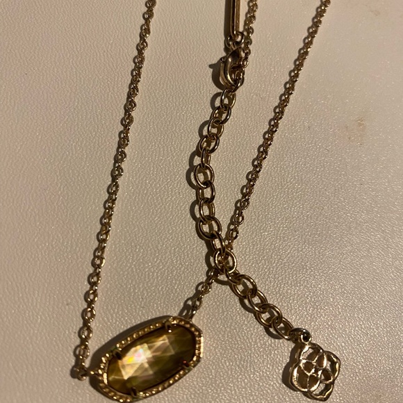 Kendra Scott Black Abalone Elisa Necklace in Gold - Picture 7 of 7